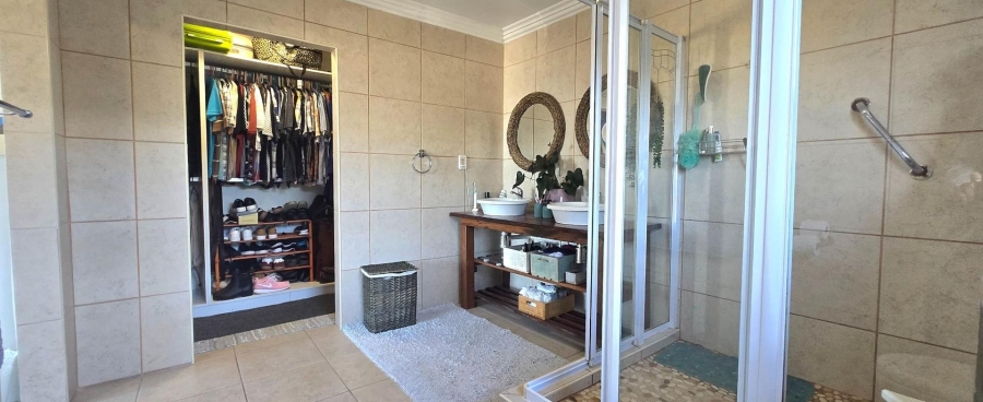 6 Bedroom Property for Sale in Franskraal Western Cape